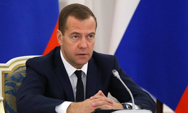 Медведев прокомментировал грядущую победу Зеленского на выборах