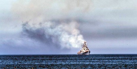 В Сети смеются над "дымоносным корытом" - эсминцем ВМС РФ "Сметливый" - «Экономика»