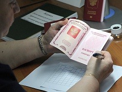 Госдума утвердила повысивший пошлины на загранпаспорт и права закон - «Экономика»