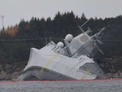 Фрегат НАТО лёг на бок и затонул после столкновения с танкером - «Новости дня»