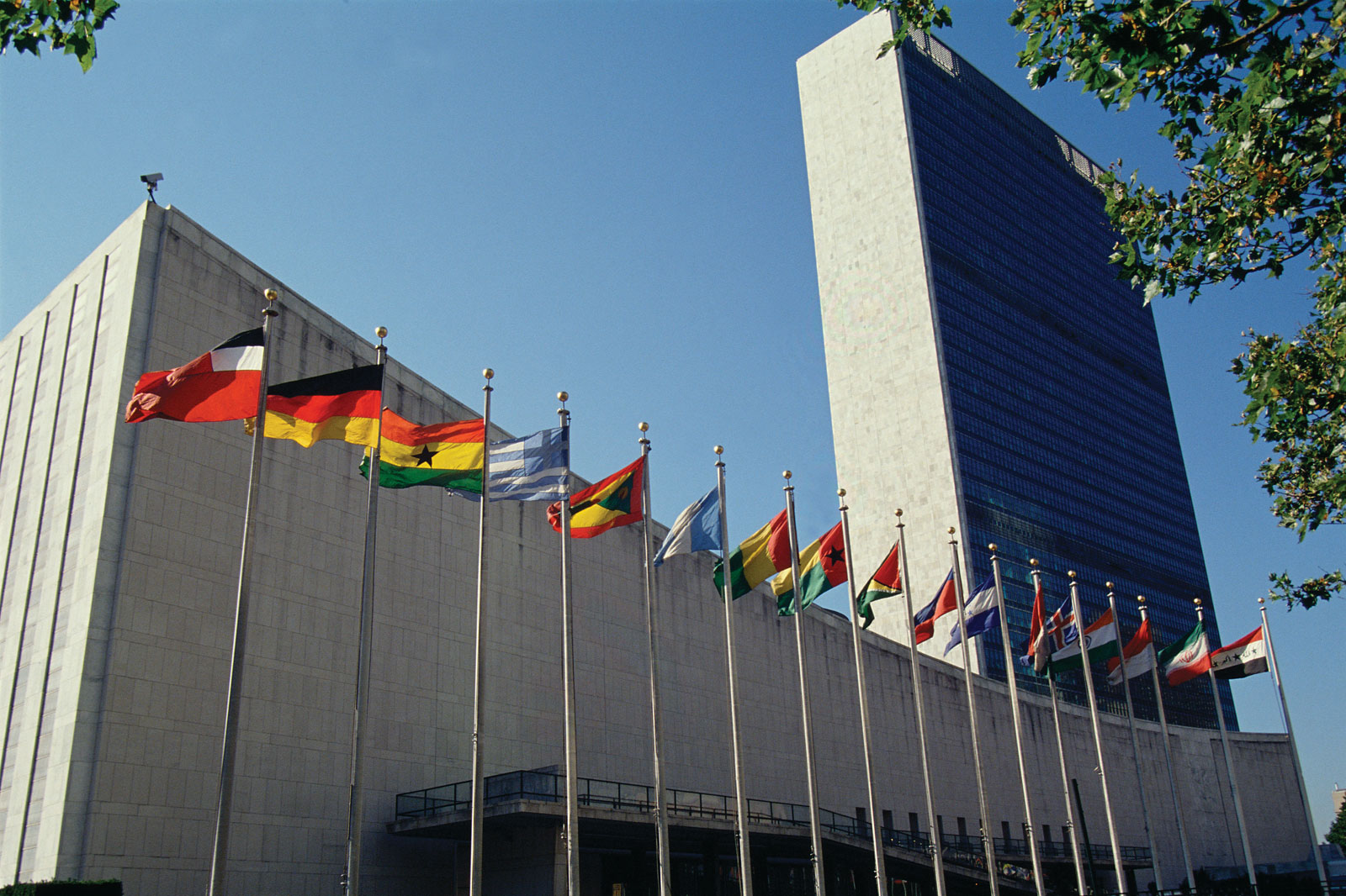 Оон материалы. Штаб-квартира ООН В Нью-Йорке. Здание Генеральной Ассамблеи ООН В Нью-Йорке. ЮНИСЕФ штаб квартира в Нью Йорке. Совбез ООН здание.