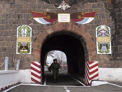 Армяне позитивно относятся к российской военной базе в Гюмри - соцопрос - «Политика»