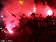 «Бандера, вставай!»: в Киеве националисты штурмуют МВД - «Военное обозрение»