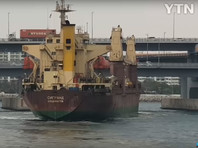 Российское судно с пьяным капитаном проделало пятиметровую дыру в автомобильном мосту - «Новости дня»