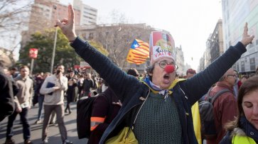 53 человека пострадали в акциях протеста в Каталонии - «Новости дня»