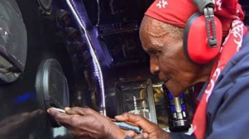 80-летняя кенийка ремонтирует звуковые системы и консультирует диджеев (видео) - «Мир»