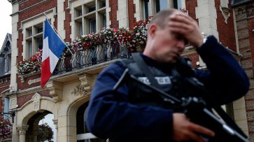 Атаковавший прохожих с ножом в Марселе погиб - «Новости Дня»