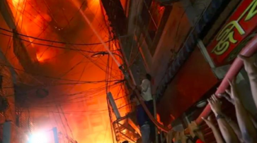 Более 40 человек погибли при пожаре в Бангладеш