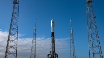 Falcon 9 вывела на орбиту лунный зонд и спутник