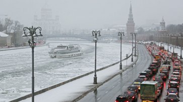 Москвичей призвали быть аккуратнее на дорогах из-за непогоды - «Новости Дня»