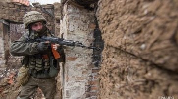 На Донбассе семь обстрелов за день, ранен военный