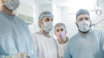 Перенесший удаление желудка петербургский онколог вернулся к работе