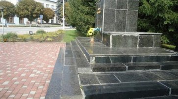 Поселковый совет обвинили в растрате денег на памятник Шевченко