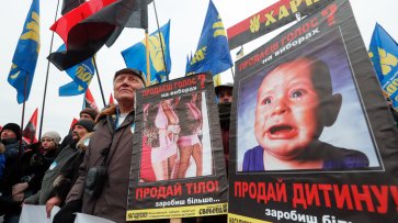 "Продай почку, продай ребенка": националисты вышли на акцию в Киеве - «Новости дня»