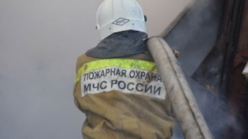 Ребенок, запертый в доме, погиб при пожаре в Новосибирске - «Происшествия»