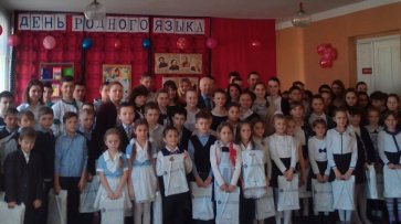 Школьники прифронтового села Приморское на юге Республики получили подарки от Главы ДНР