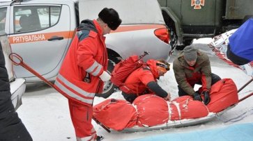 Спасение туристов в Карпатах: трое спасателей обратились в больницу