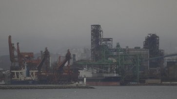 Судно, получившее пробоины при взрыве, прибыло в южнокорейский порт Пхохан - «Политика»