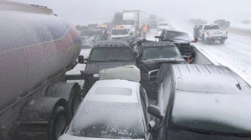 В Канаде в результате снегопада столкнулись 70 машин - «Новости дня»