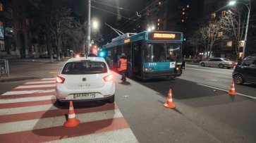 В Киеве ДТП с участием троллейбуса: пострадал годовалый ребенок - (видео)