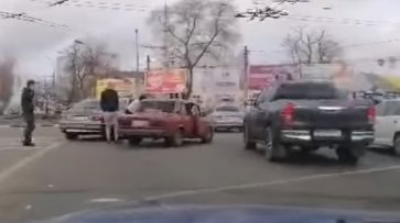 В Николаеве дорожный конфликт перерос в драку - (видео)