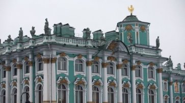 В Петербурге из-за анонимного сообщения эвакуируют посетителей Эрмитажа - «Политика»