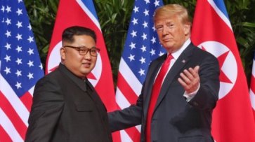 «Влюблённые друг в друга» Трамп и Ким попытаются договориться в Ханое - «Новости Дня»