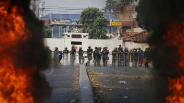 В столкновениях на границе Колумбии и Венесуэлы пострадали 285 человек - «Новости Дня»