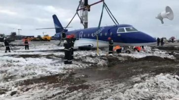 Выкатившийся в Шереметьеве самолет получил существенные повреждения - «Новости дня»