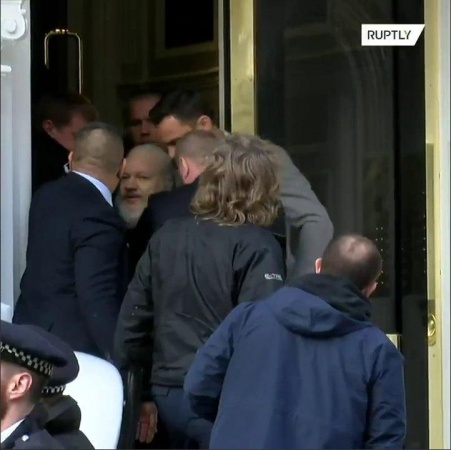 Ассанж арестован в связи с запросом США на экстрадицию - «Новости Дня»