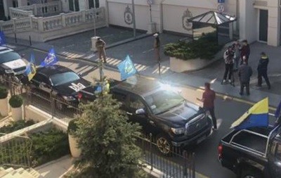 Автомайдан отрицает участие в митинге под офисом Зеленского