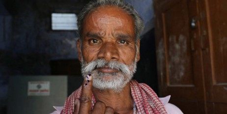 Индиец отрезал себе палец, когда ошибочно проголосовал не за ту партию - «Мир»
