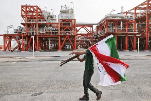 Иран примет «твёрдое решение» в ответ на шаг США по «нефтяным» санкциям - «Новости Дня»