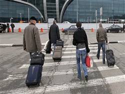 Каждый пятый житель хочет эмигрировать из России - «Новости дня»