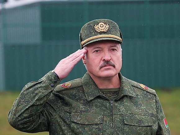 Лукашенко надо не пугать, а заманивать - «Авто новости»