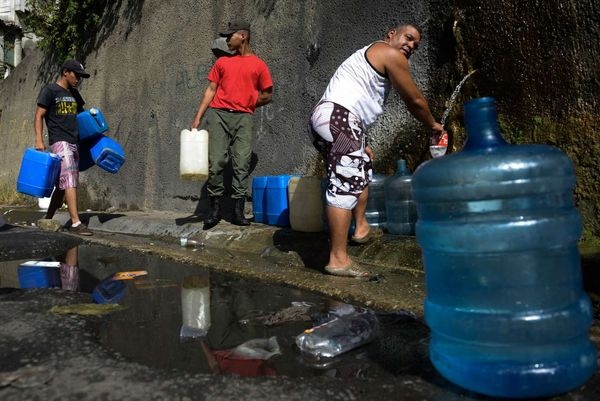 Мадуро призвал жителей Венесуэлы делать запасы воды - «Новости Дня»