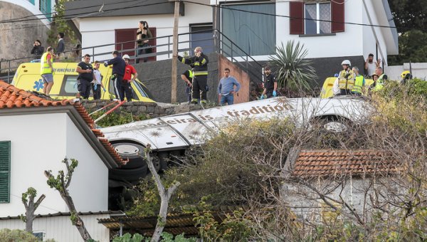 Авария на Мадейре: туристы погибли, водитель и гид выжили - «Новости дня»