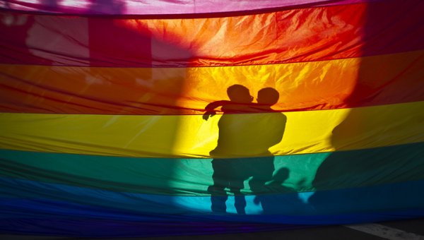 Банда вымогателей шантажировала геев, угрожая разгласить их ориентацию - «Новости дня»