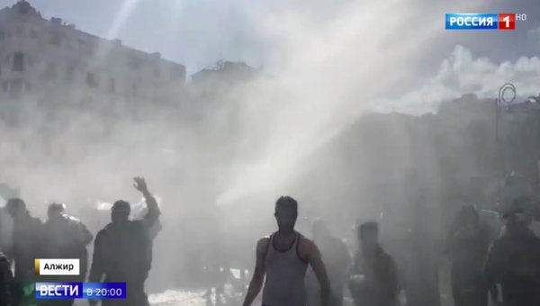 Беспорядки в Алжире: полиция применяет газ и водометы - «Новости дня»