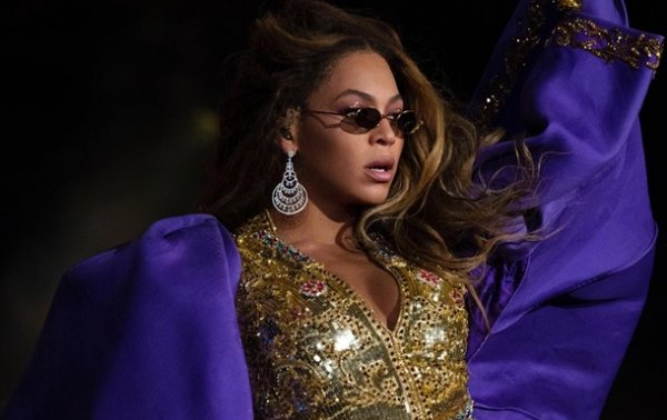 Beyonce анонсировала фильм и альбом с 40 песнями - (видео)