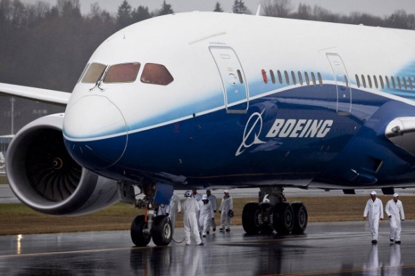Boeing сокращает производство самолётов Boeing-737 MAX - «Новости Дня»