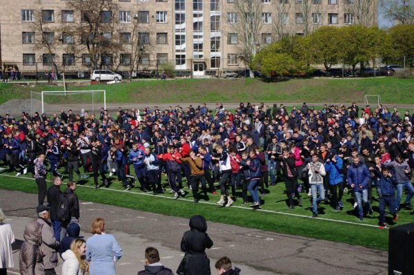 Более 1000 будущих народных дружинников приняли участие в массовой тренировке в Макеевке