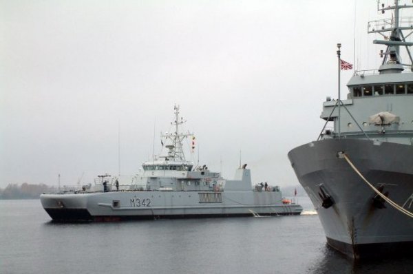Черноморский флот следит за вошедшим в акваторию американским эсминцем - «Политика»