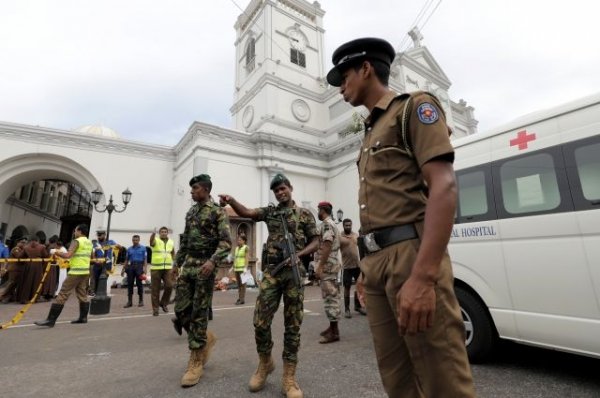 Число погибших при взрывах на Шри-Ланке выросло до 160 человек - «Происшествия»