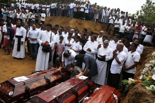 Число жертв взрывов на Шри-Ланке выросло до 359 человек - «Происшествия»