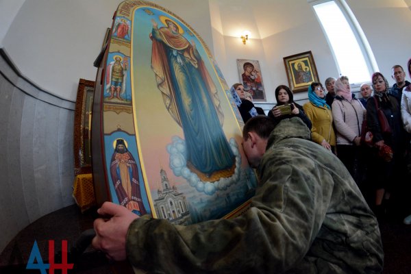 Делегация из РФ передала икону Божией Матери «Нерушимая стена» храму-часовне у кургана Саур-Могила