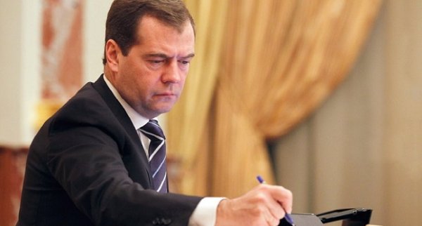 Дмитрий Медведев исключил из санкционного списка четверых украинцев - «Новости Дня»