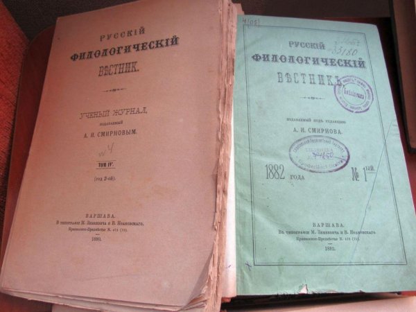Дончанка передала республиканскому краеведческому музею собрание книг 1880-1957 годов (ФОТО)