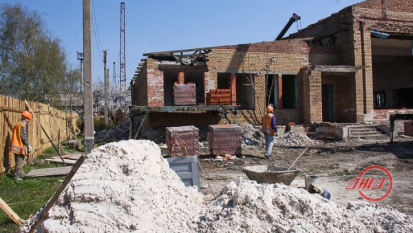 ДонЖД планирует к ноябрю восстановить разрушенный боями железнодорожный вокзал Углегорска (ФОТО)