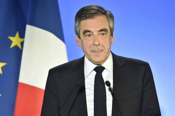 Экс-премьер Франции Фийон предстанет перед судом за растрату госсредств - «Политика»
